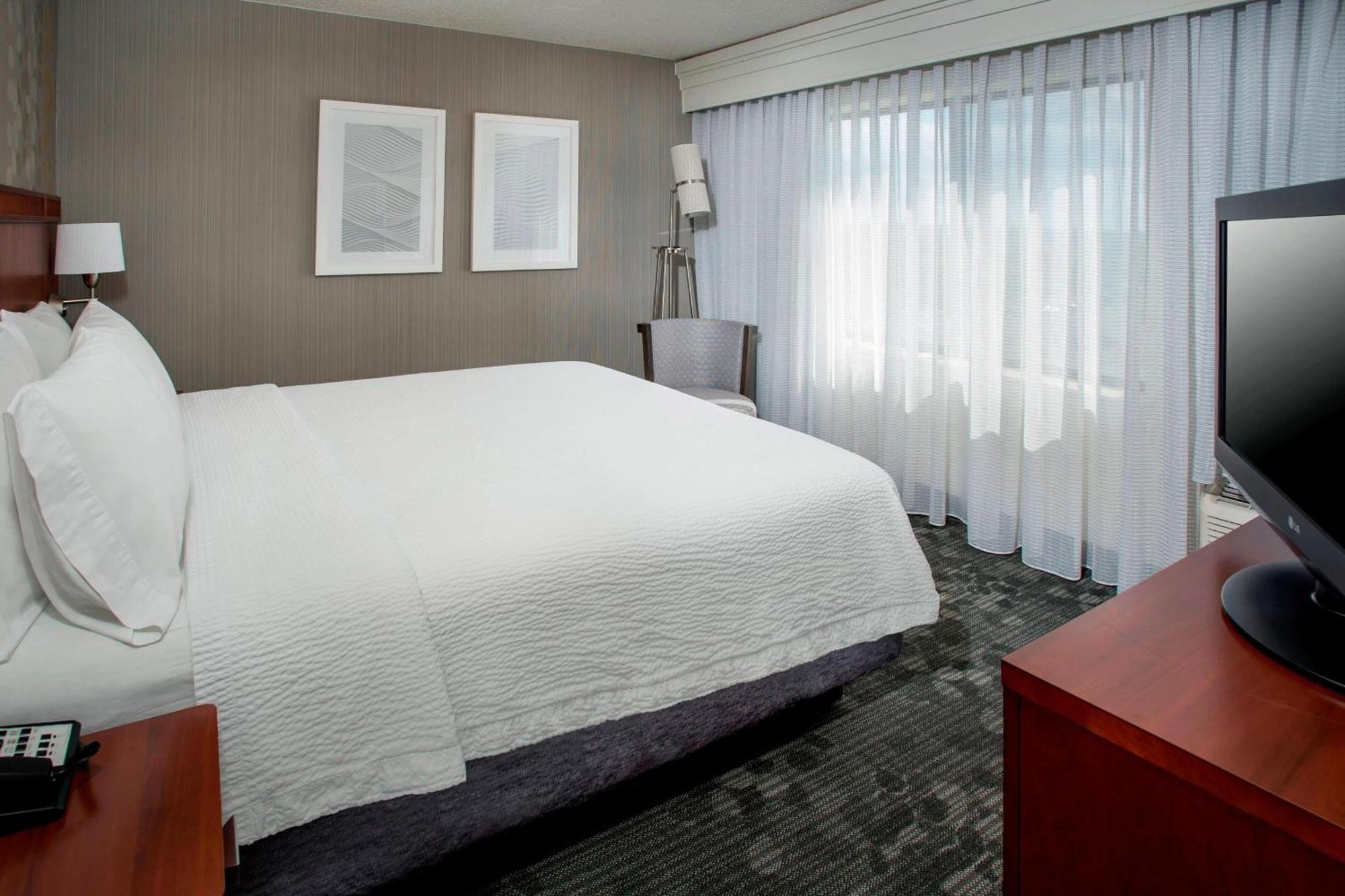 Courtyard Philadelphia Hotel 3*